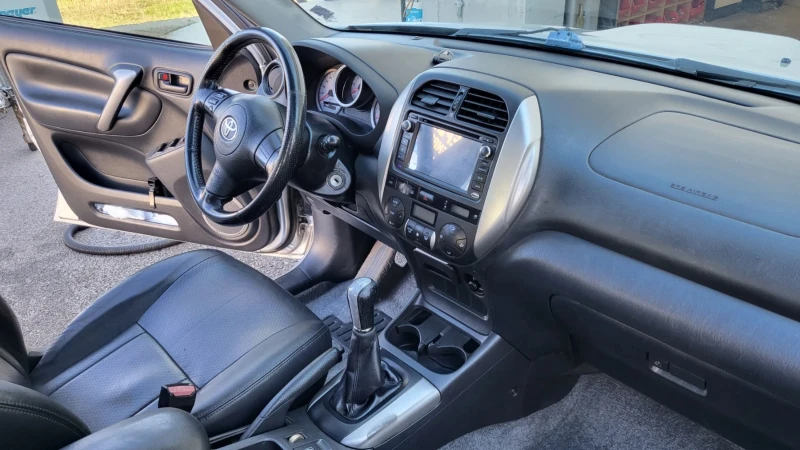 Toyota Rav4 2.0 d4d LUX, снимка 11 - Автомобили и джипове - 47905496