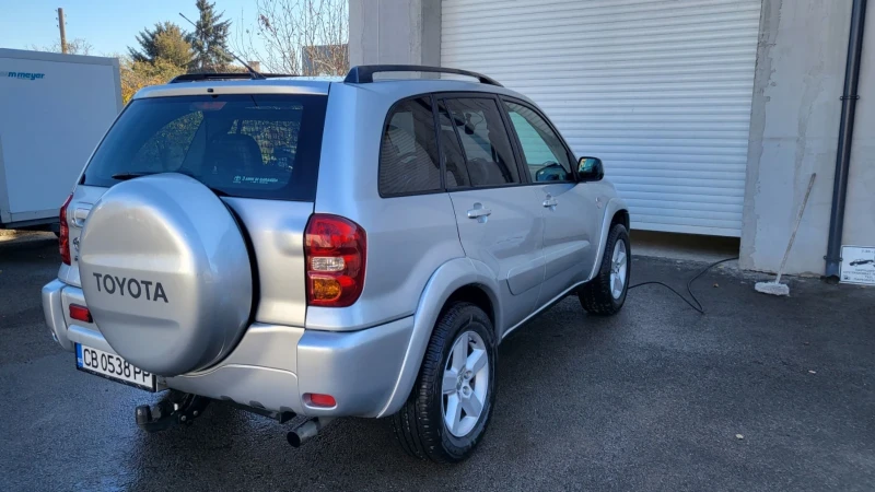 Toyota Rav4 2.0 d4d LUX, снимка 4 - Автомобили и джипове - 47905496