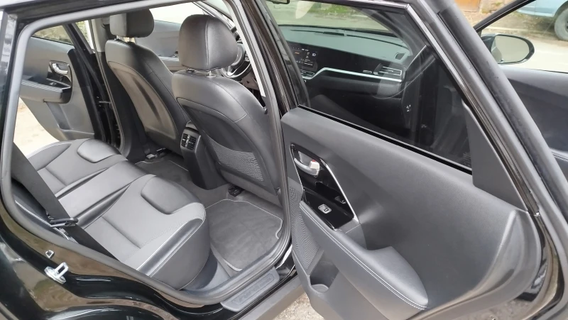 Kia Niro 64 kWh FACELIFT * FULL LED * ПАНОРАМА * НОВА, снимка 13 - Автомобили и джипове - 52790453