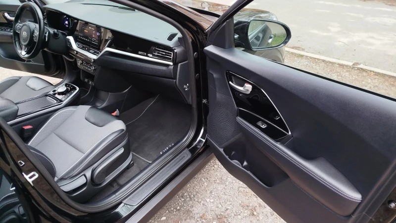 Kia Niro 64 kWh FACELIFT * FULL LED * ПАНОРАМА * НОВА, снимка 14 - Автомобили и джипове - 52790453