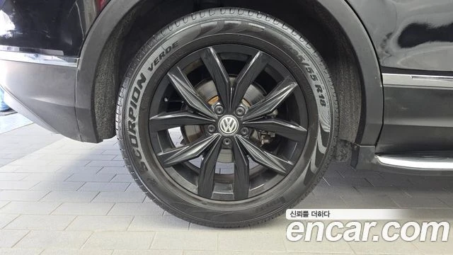 VW Tiguan | TOP SERVICE, снимка 5 - Автомобили и джипове - 55712323