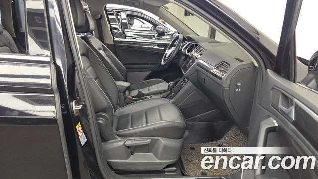 VW Tiguan | TOP SERVICE, снимка 11 - Автомобили и джипове - 55712323