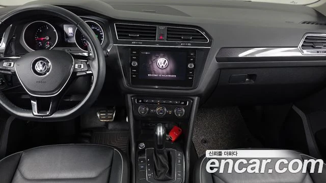VW Tiguan | TOP SERVICE, снимка 14 - Автомобили и джипове - 55712323