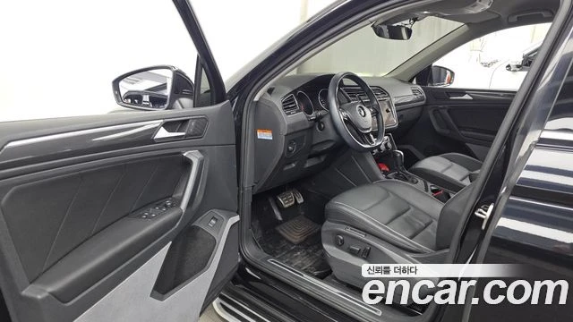 VW Tiguan | TOP SERVICE, снимка 10 - Автомобили и джипове - 55712323