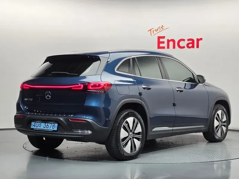 Mercedes-Benz EQA 250 💎ПАМЕТ| ПОДГРЕВ| КАМЕРИ| СЕНЗОРИ, снимка 2 - Автомобили и джипове - 56520709