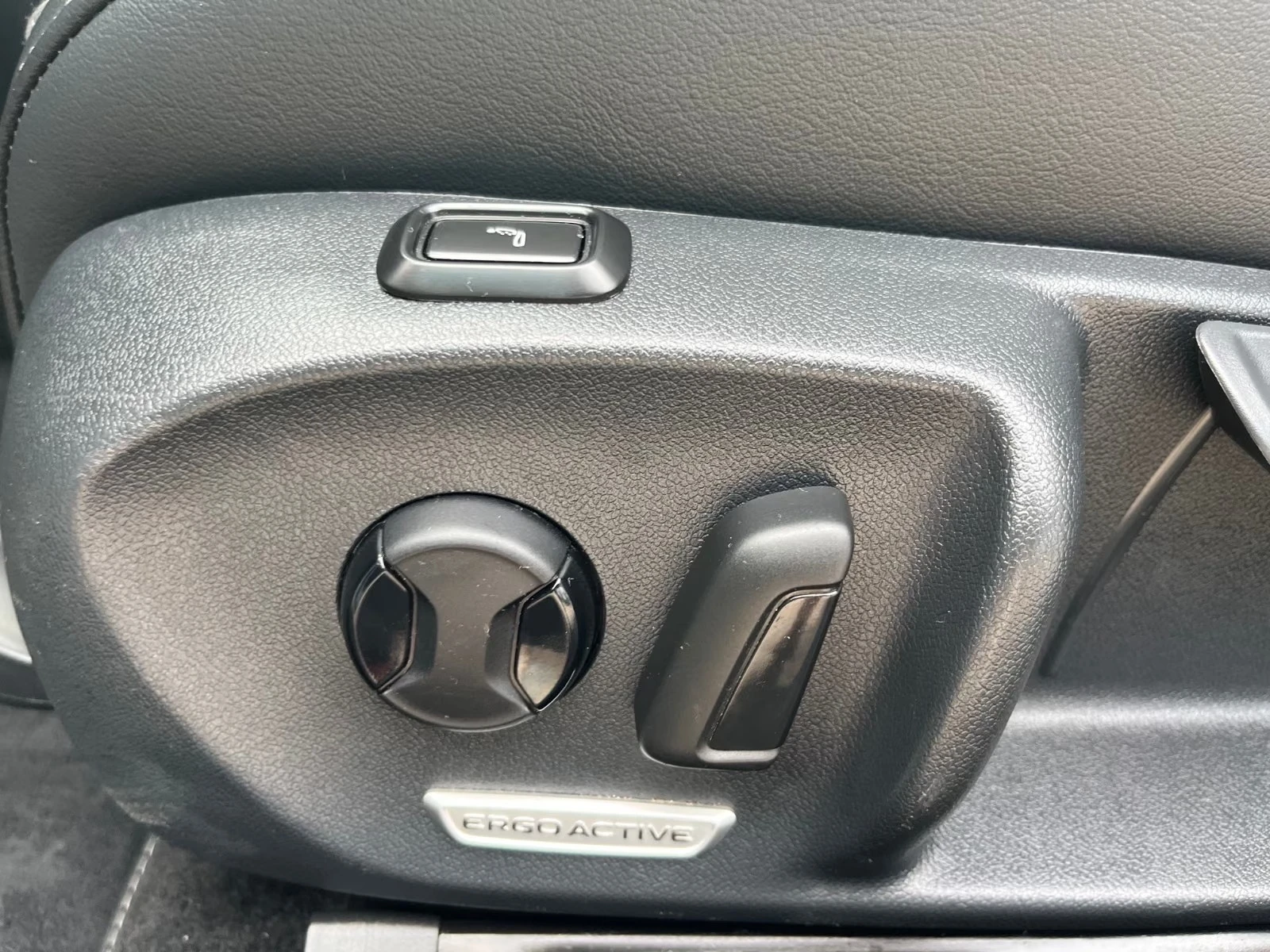VW Passat 2.0 TDI R-line, снимка 15 - Автомобили и джипове - 9805172