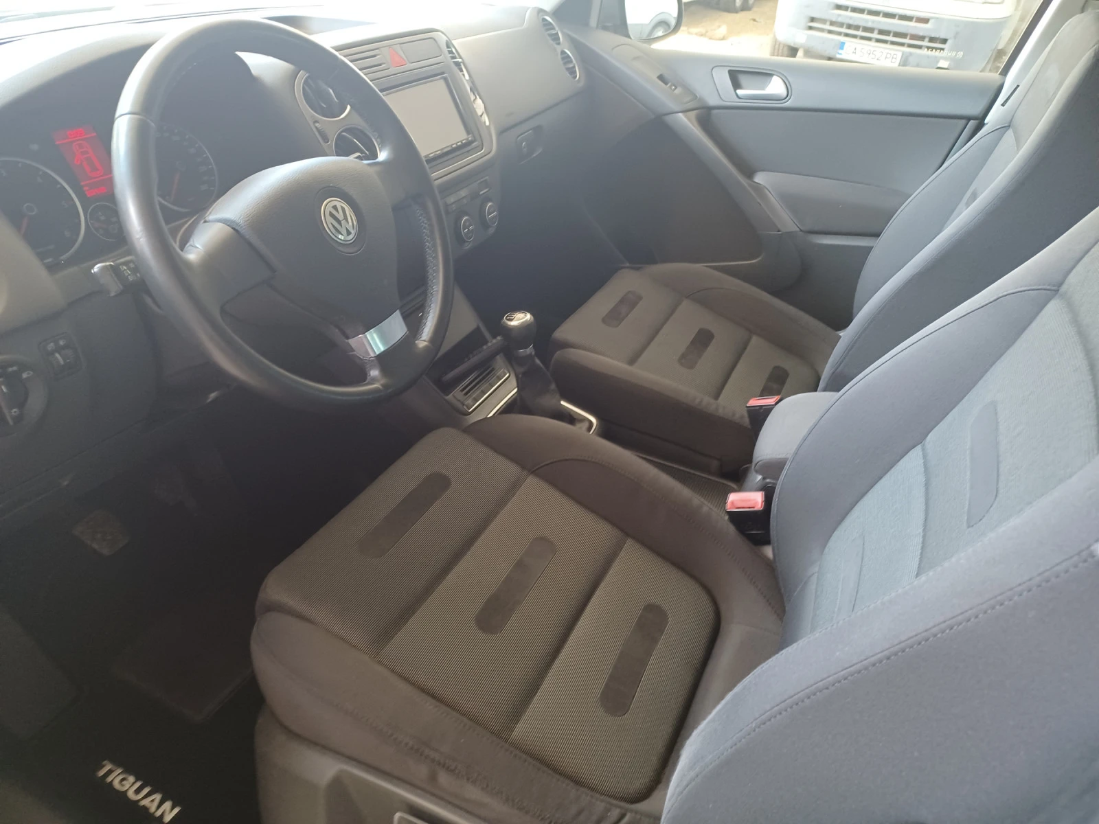 VW Tiguan 2, 0 TDI 4X4 РЕАЛНИ КМ.Намален от 14800лв. | Mobile.bg — изображение 15