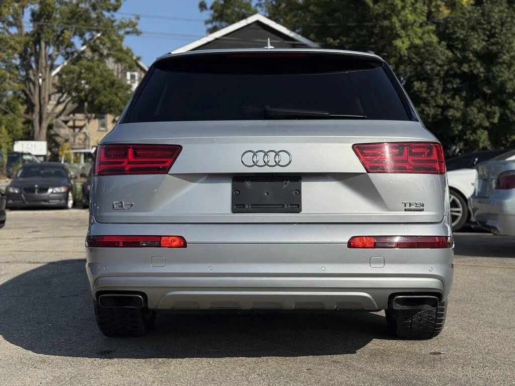 Audi Q7 * АВТО КРЕДИТ* ЦЕНА ДО БГ * СЕРВИЗНА ИСТОРИЯ *  - изображение 8