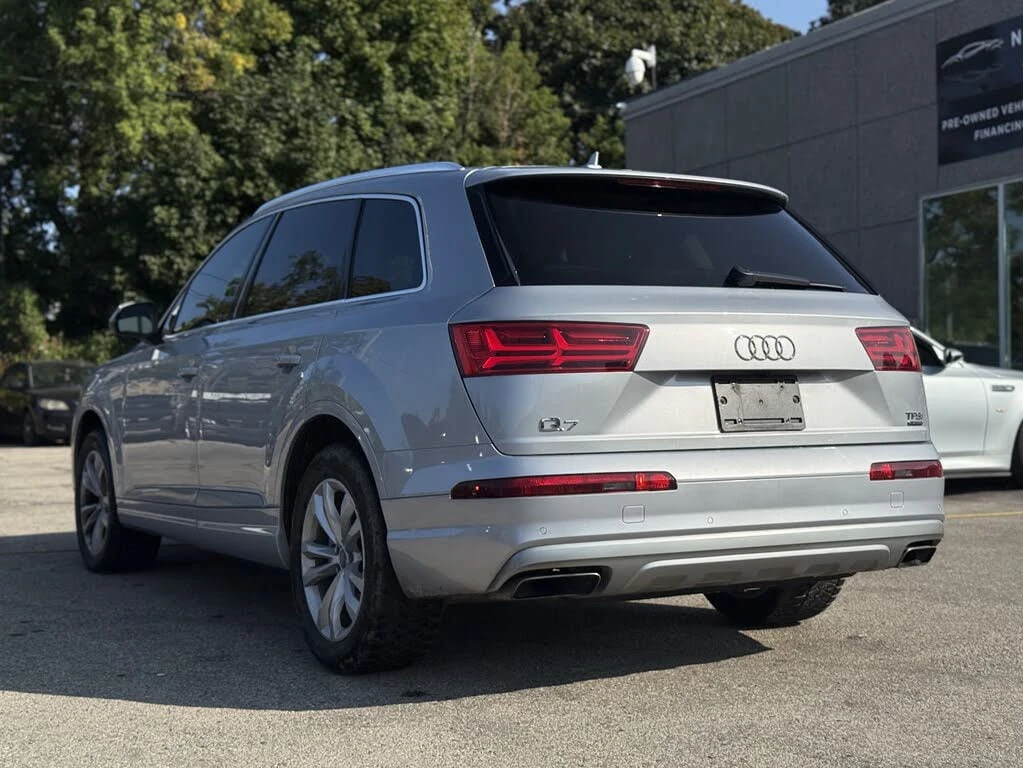 Audi Q7 * АВТО КРЕДИТ* ЦЕНА ДО БГ * СЕРВИЗНА ИСТОРИЯ *  - изображение 7