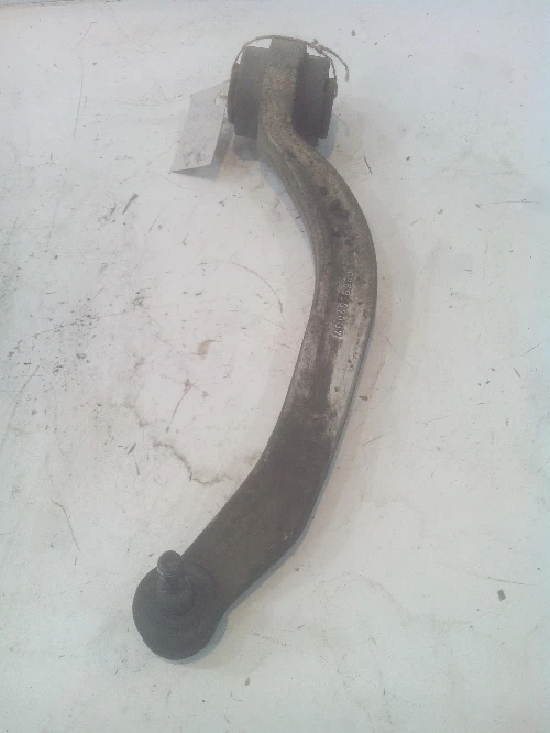 Носач долен преден десен Фолксваген Пасат Б5 1.9tdi (заден)