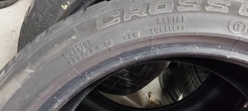 Гуми Летни 235/45R19, снимка 11 - Гуми и джанти - 33171841