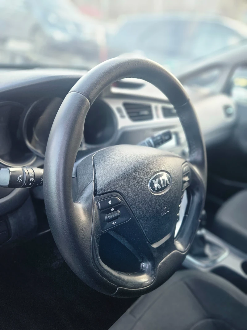 Kia Ceed 1.4 100 к.с. ЕВРО5/6 скорости, снимка 14 - Автомобили и джипове - 49422348