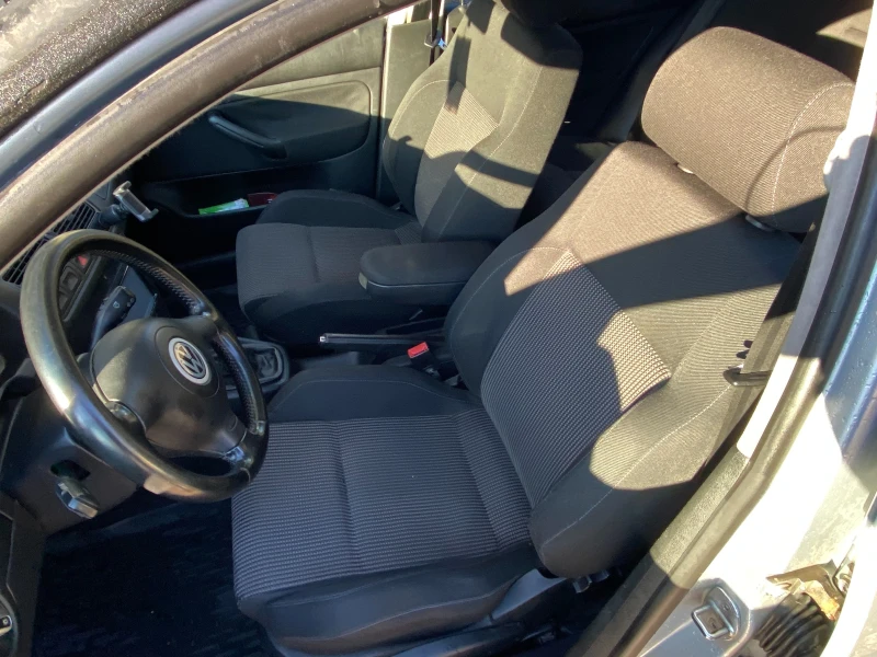 VW Golf 1.9 ТДИ, снимка 6 - Автомобили и джипове - 52967780