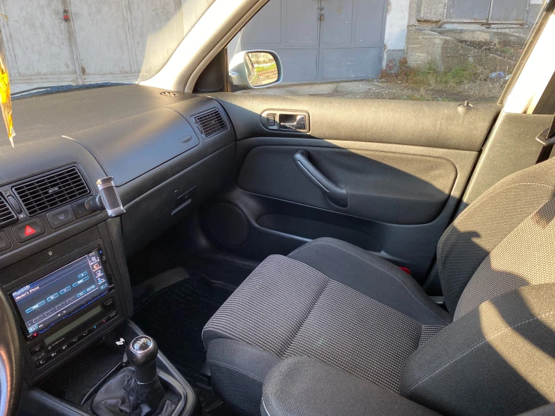 VW Golf 1.9 ТДИ, снимка 14 - Автомобили и джипове - 52967780