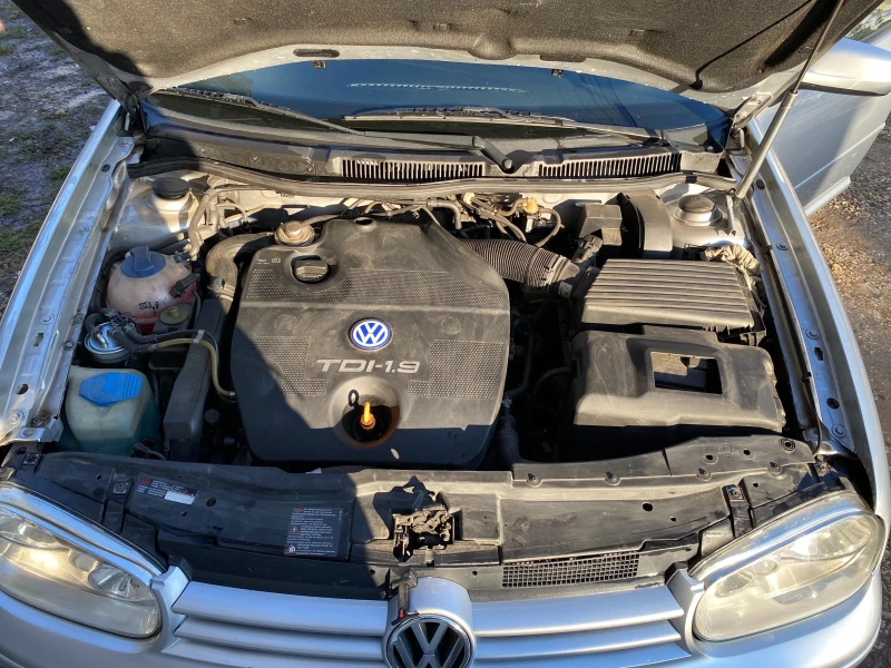 VW Golf 1.9 ТДИ, снимка 10 - Автомобили и джипове - 52967780
