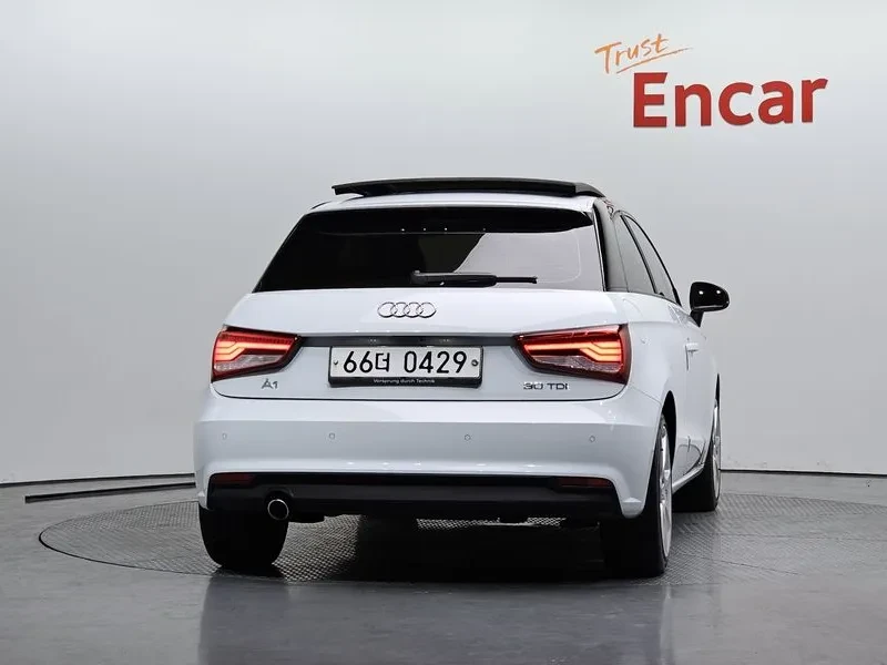 Audi A1 1.6 TDI, снимка 4 - Автомобили и джипове - 54124940