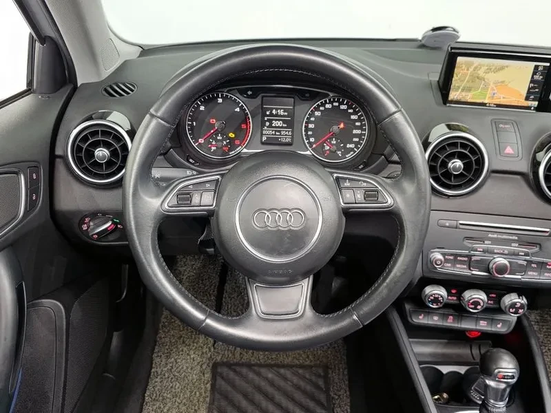 Audi A1 1.6 TDI, снимка 13 - Автомобили и джипове - 54124940