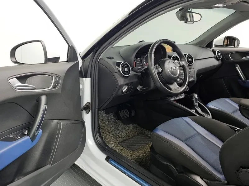 Audi A1 1.6 TDI, снимка 11 - Автомобили и джипове - 54124940