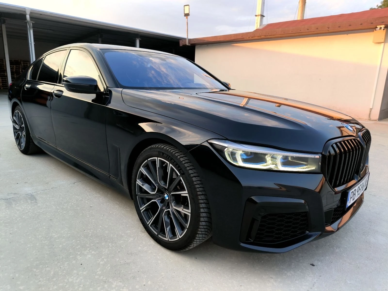 BMW 750, снимка 1