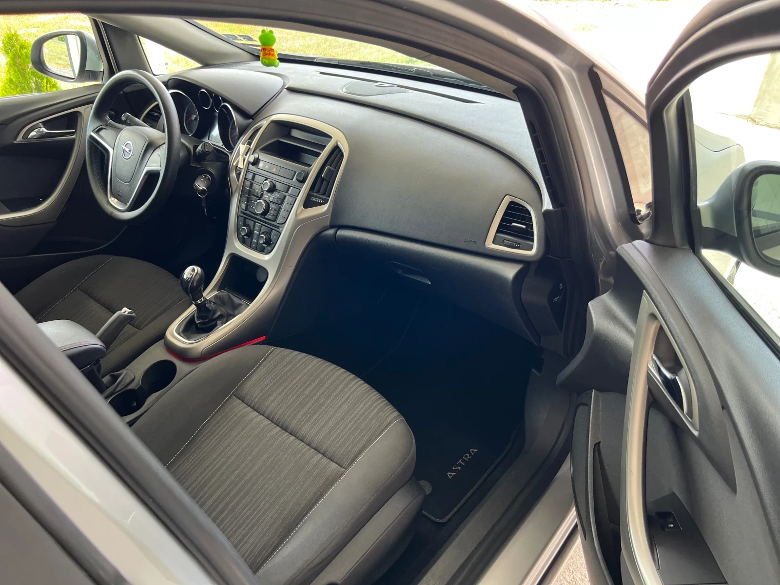 Opel Astra Astra J 1.4  I - изображение 8