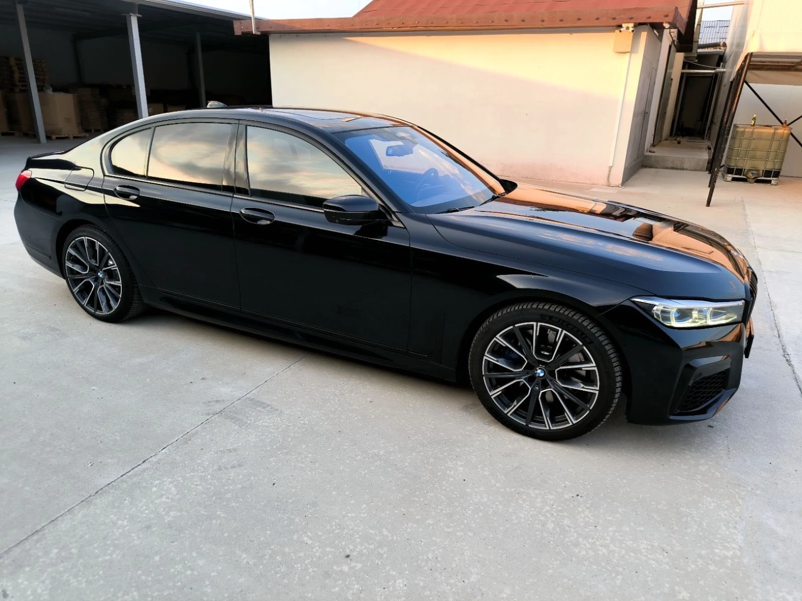 BMW 750  - изображение 2