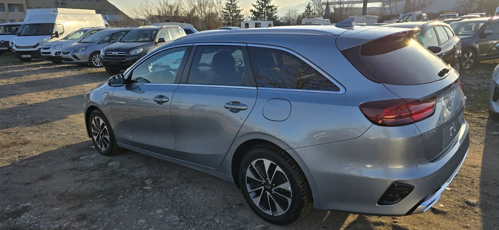 Kia Ceed 1, 6 plug in Hibrid - изображение 3