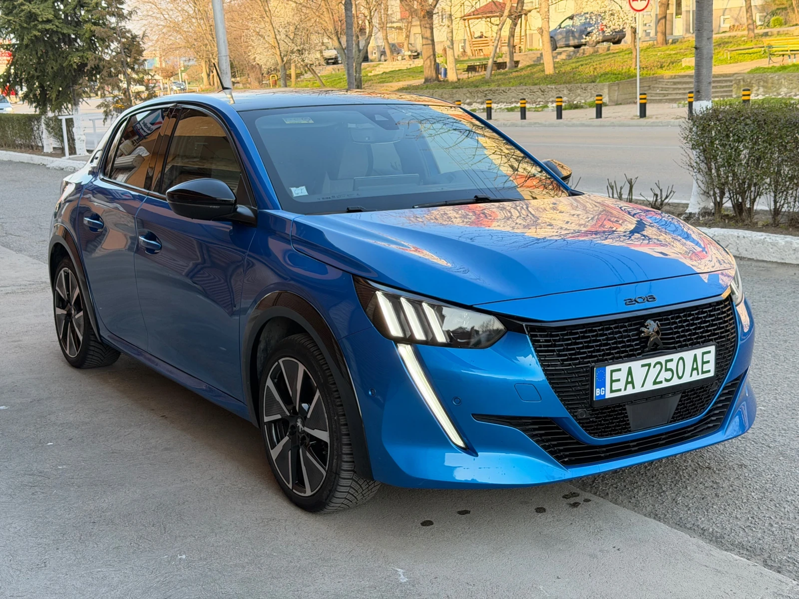 Peugeot 208 E 208 GT, снимка 9 - Автомобили и джипове - 53706105
