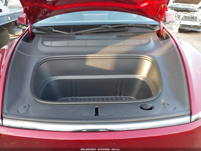 Tesla Model Y Long Range Launch Series AWD, снимка 10 - Автомобили и джипове - 53849321