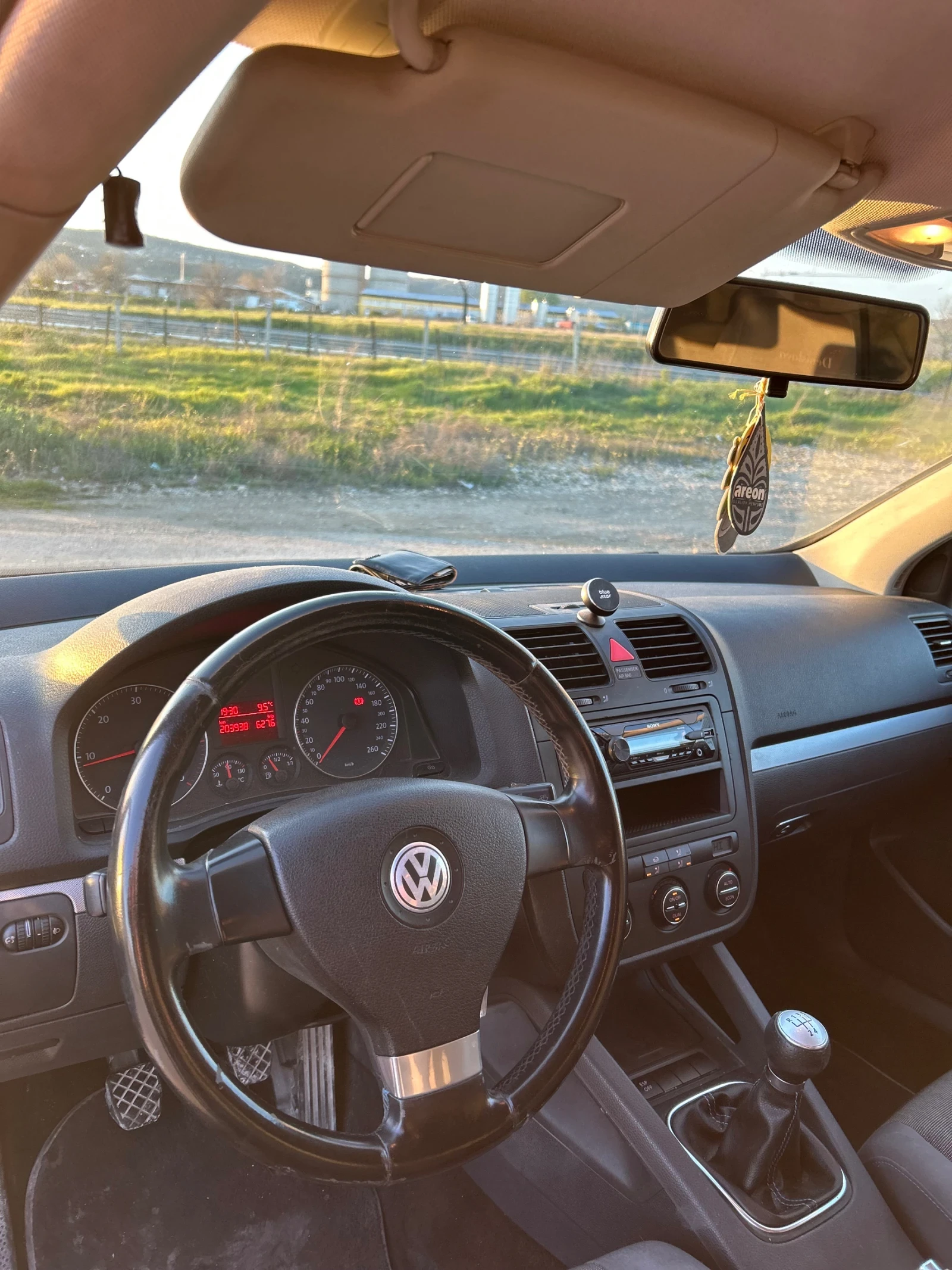 VW Golf 1.9 TDI, снимка 6 - Автомобили и джипове - 54296940