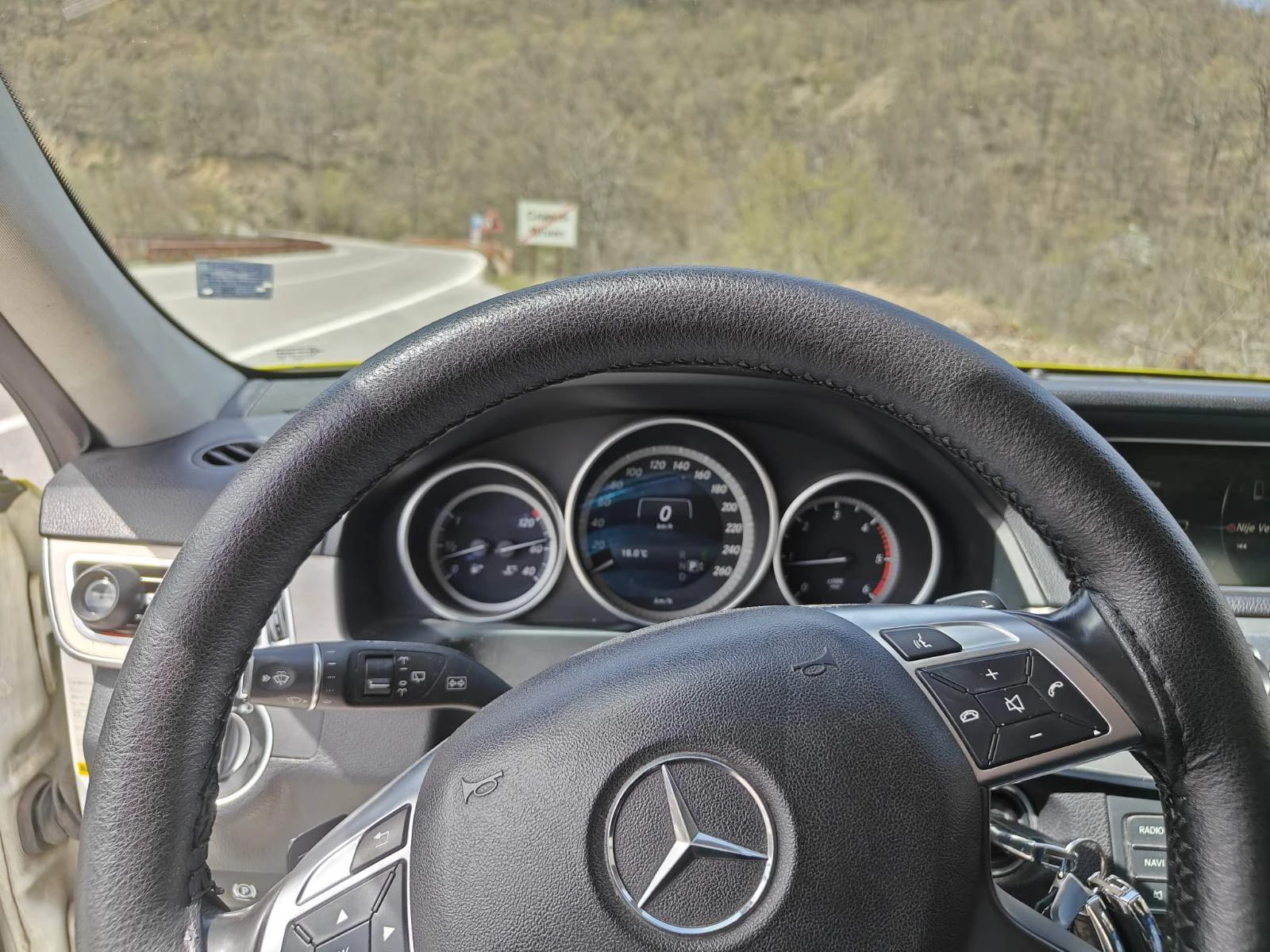 Mercedes-Benz E 200, снимка 10 - Автомобили и джипове - 54311392