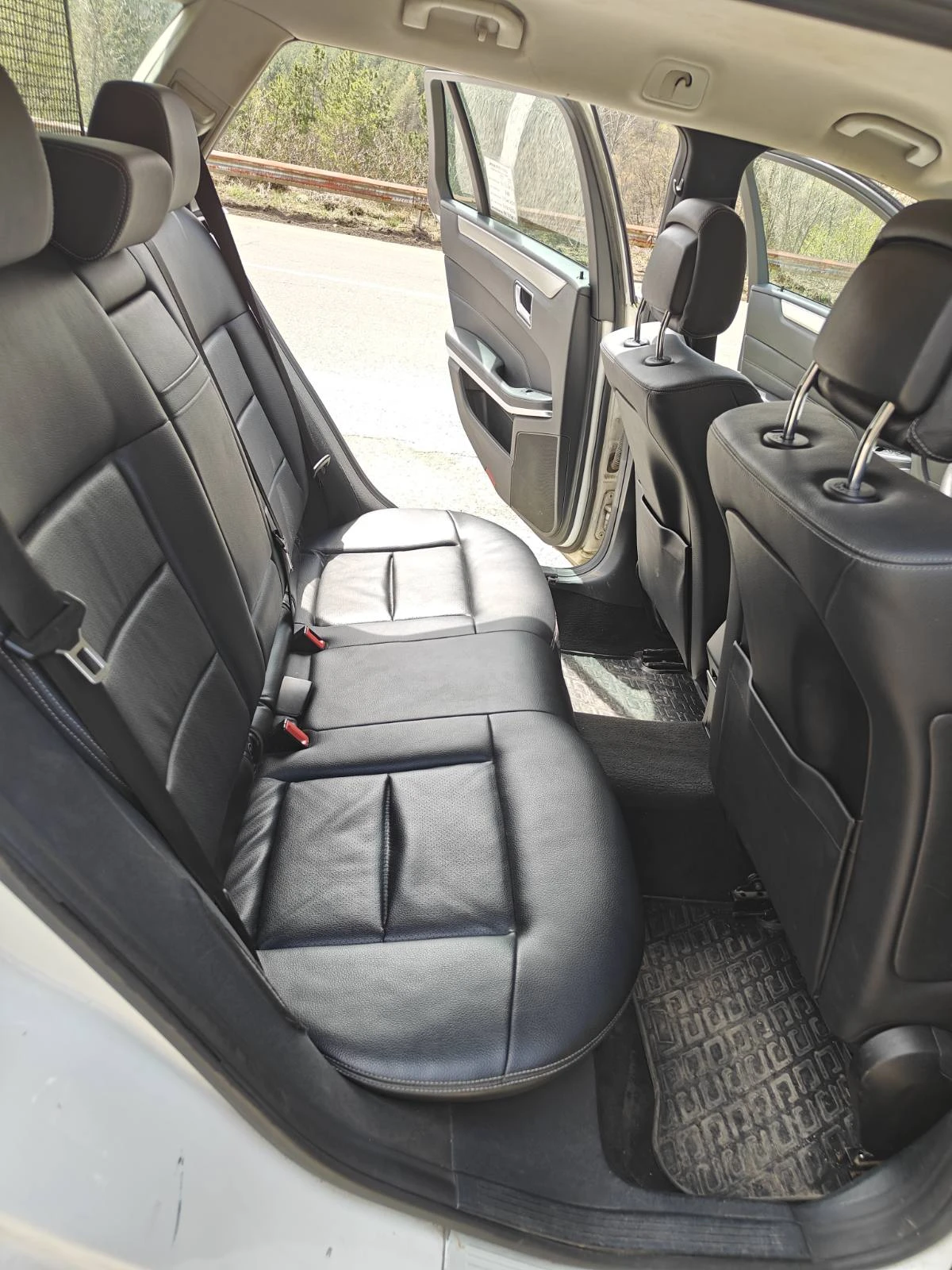 Mercedes-Benz E 200, снимка 9 - Автомобили и джипове - 54311392