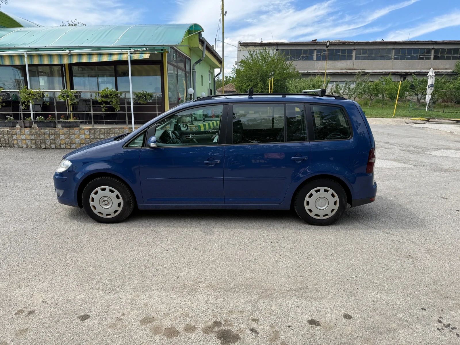 VW Touran 2.0 TDI, снимка 3 - Автомобили и джипове - 54554679