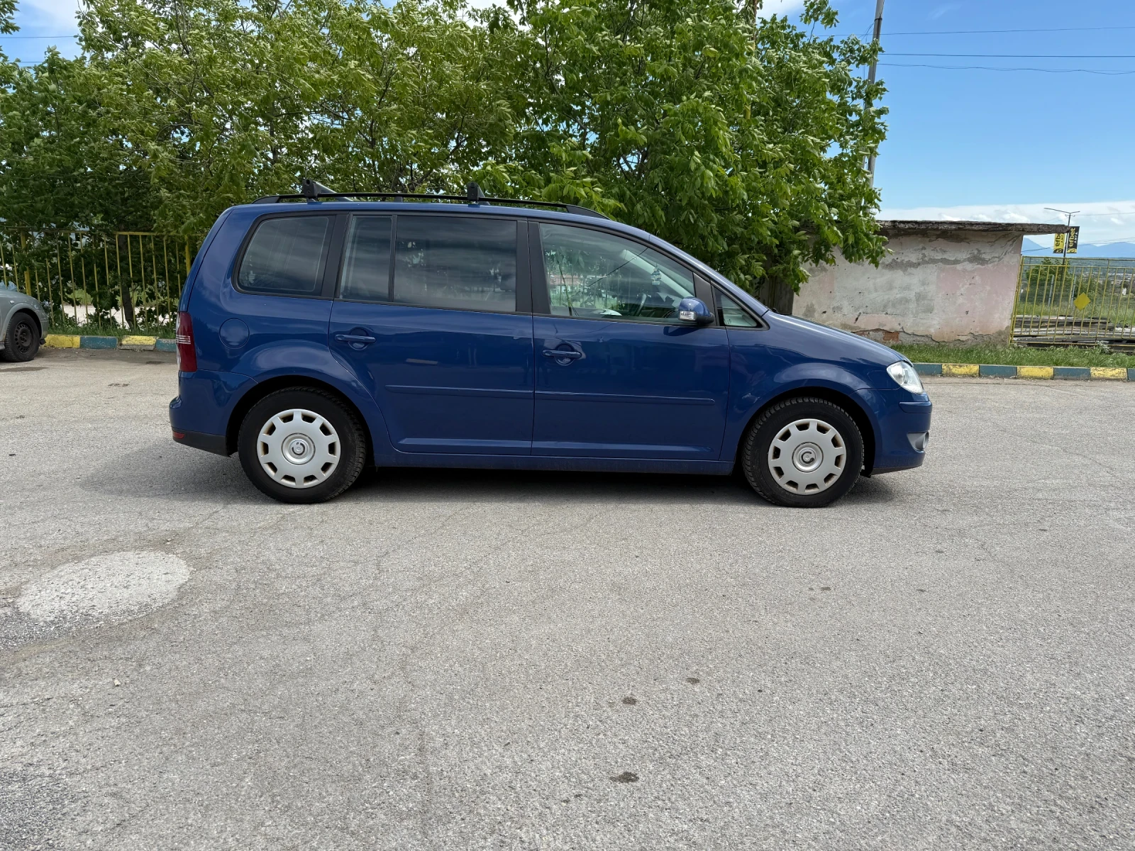 VW Touran 2.0 TDI, снимка 4 - Автомобили и джипове - 54554679