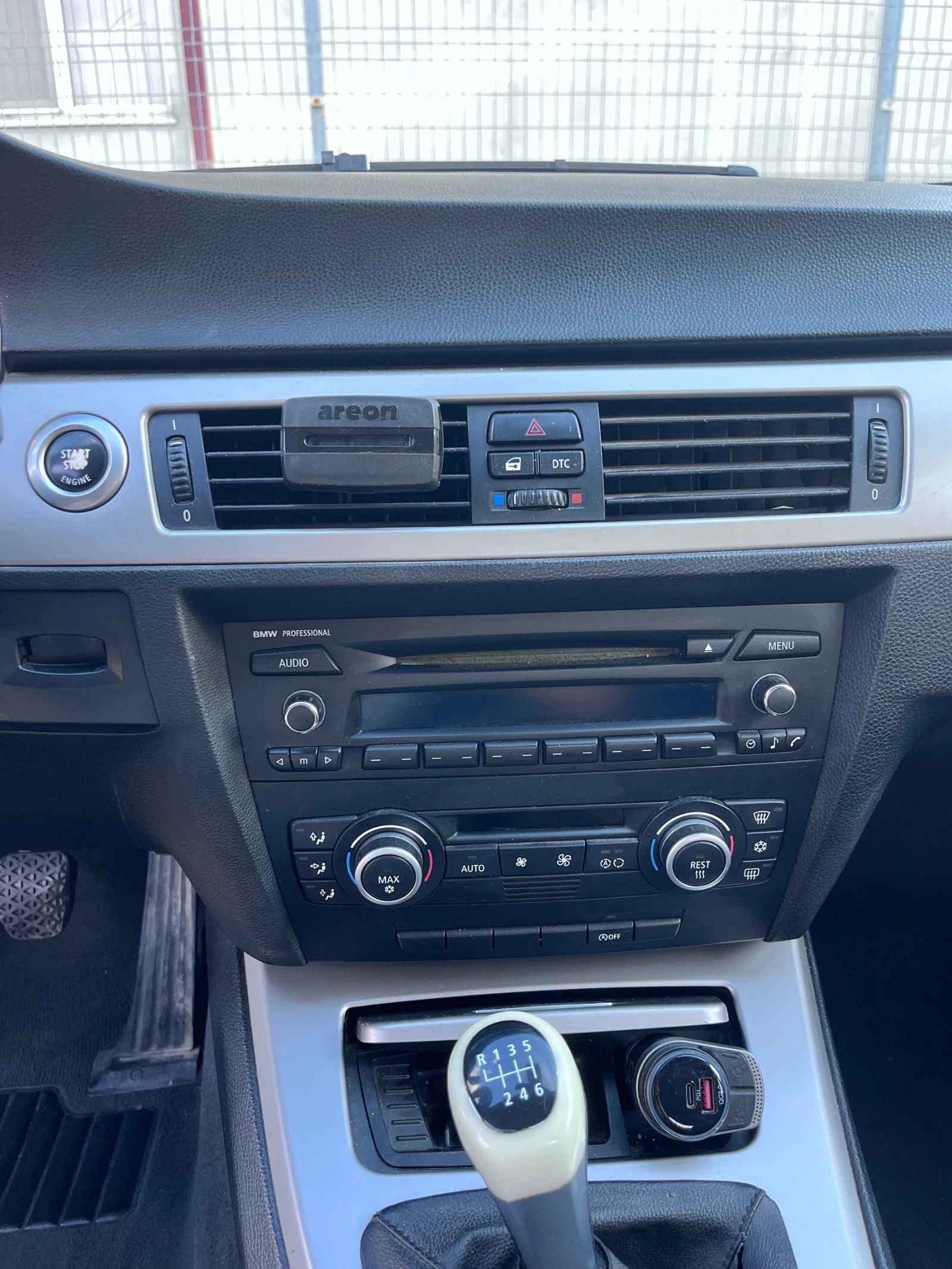 BMW 320, снимка 8 - Автомобили и джипове - 54990217