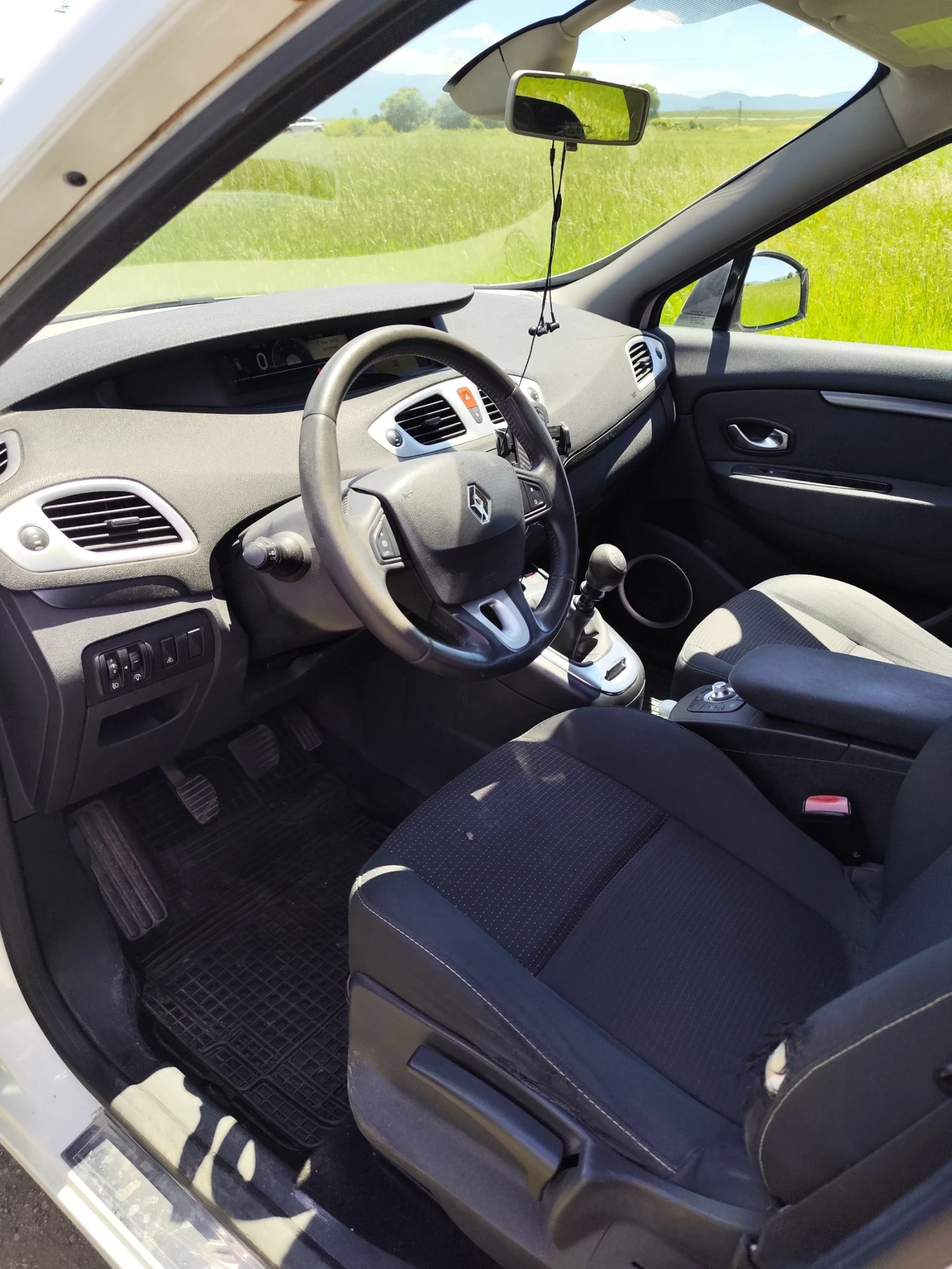 Renault Grand scenic, снимка 9 - Автомобили и джипове - 55002112