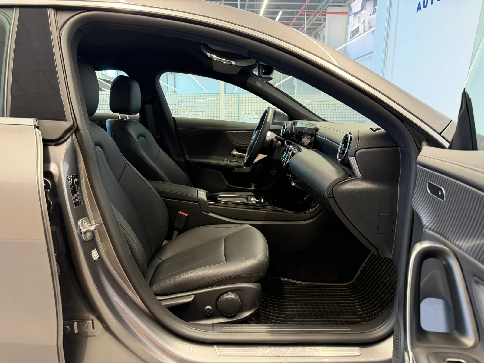 Mercedes-Benz CLA 180, снимка 16 - Автомобили и джипове - 55143623