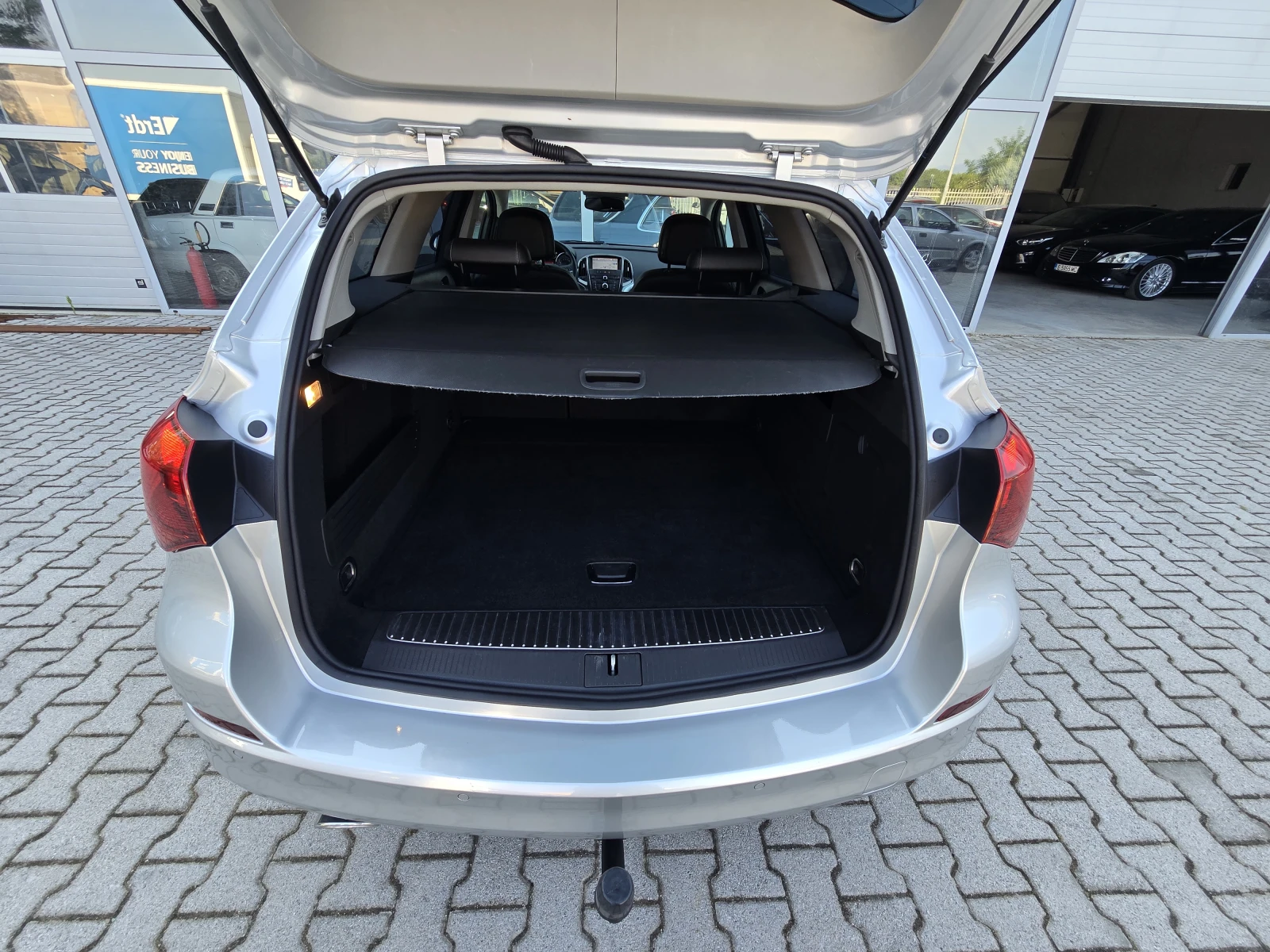 Opel Astra Автоматик !! 129000км!!!!!!!!!!!, снимка 17 - Автомобили и джипове - 55387500
