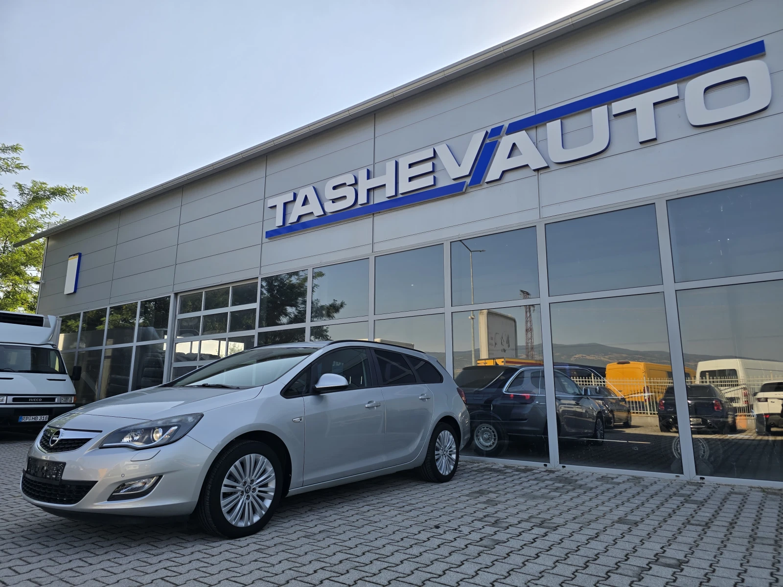 Opel Astra Автоматик !! 129000км!!!!!!!!!!!, снимка 4 - Автомобили и джипове - 55387500