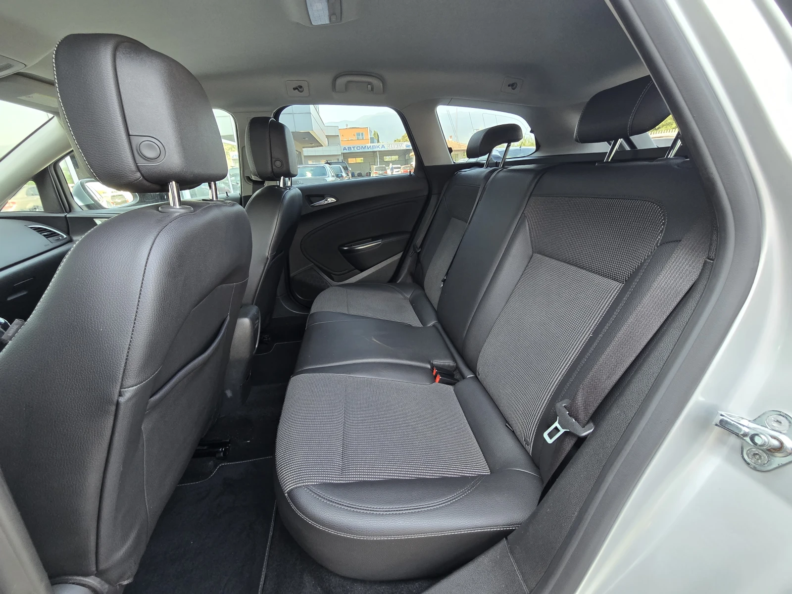 Opel Astra Автоматик !! 129000км!!!!!!!!!!!, снимка 11 - Автомобили и джипове - 55387500