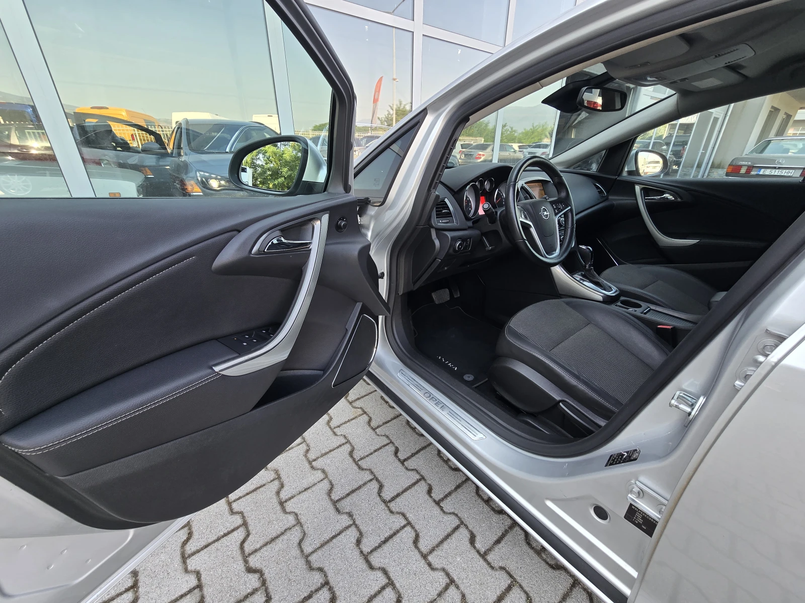 Opel Astra Автоматик !! 129000км!!!!!!!!!!!, снимка 8 - Автомобили и джипове - 55387500