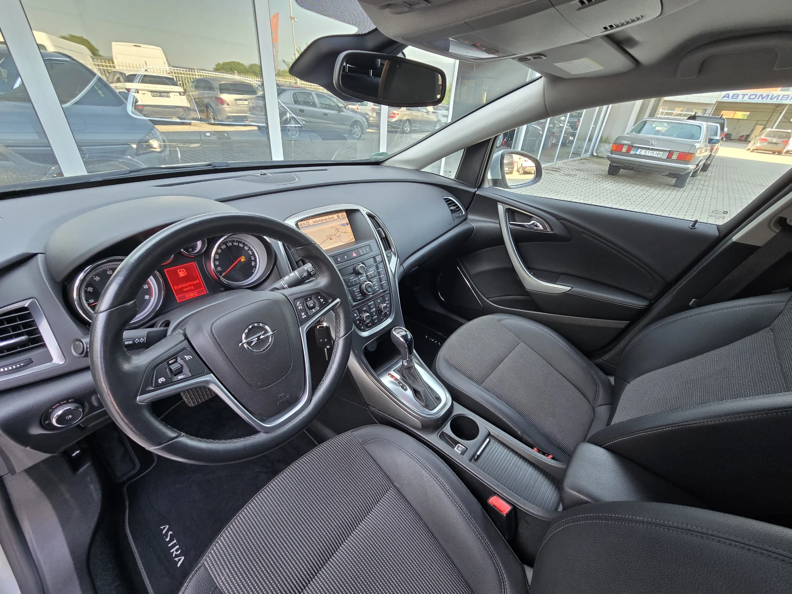 Opel Astra Автоматик !! 129000км!!!!!!!!!!!, снимка 9 - Автомобили и джипове - 55387500