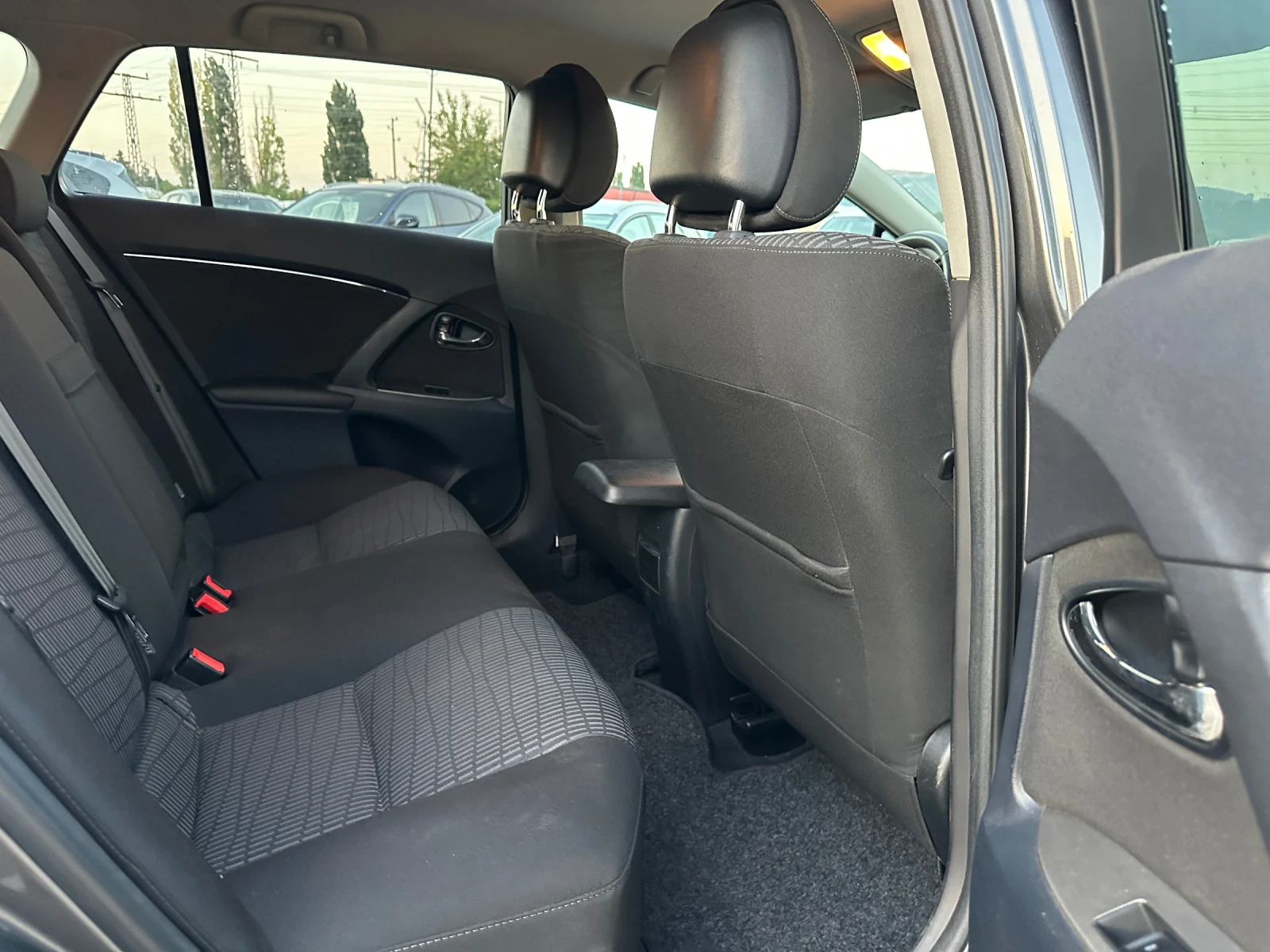 Toyota Avensis 1.8-VVTI-2011-РЪЧКА-БИЗНЕС-1-С-НИК-1Г-ГАРАНЦИЯ, снимка 10 - Автомобили и джипове - 55533202