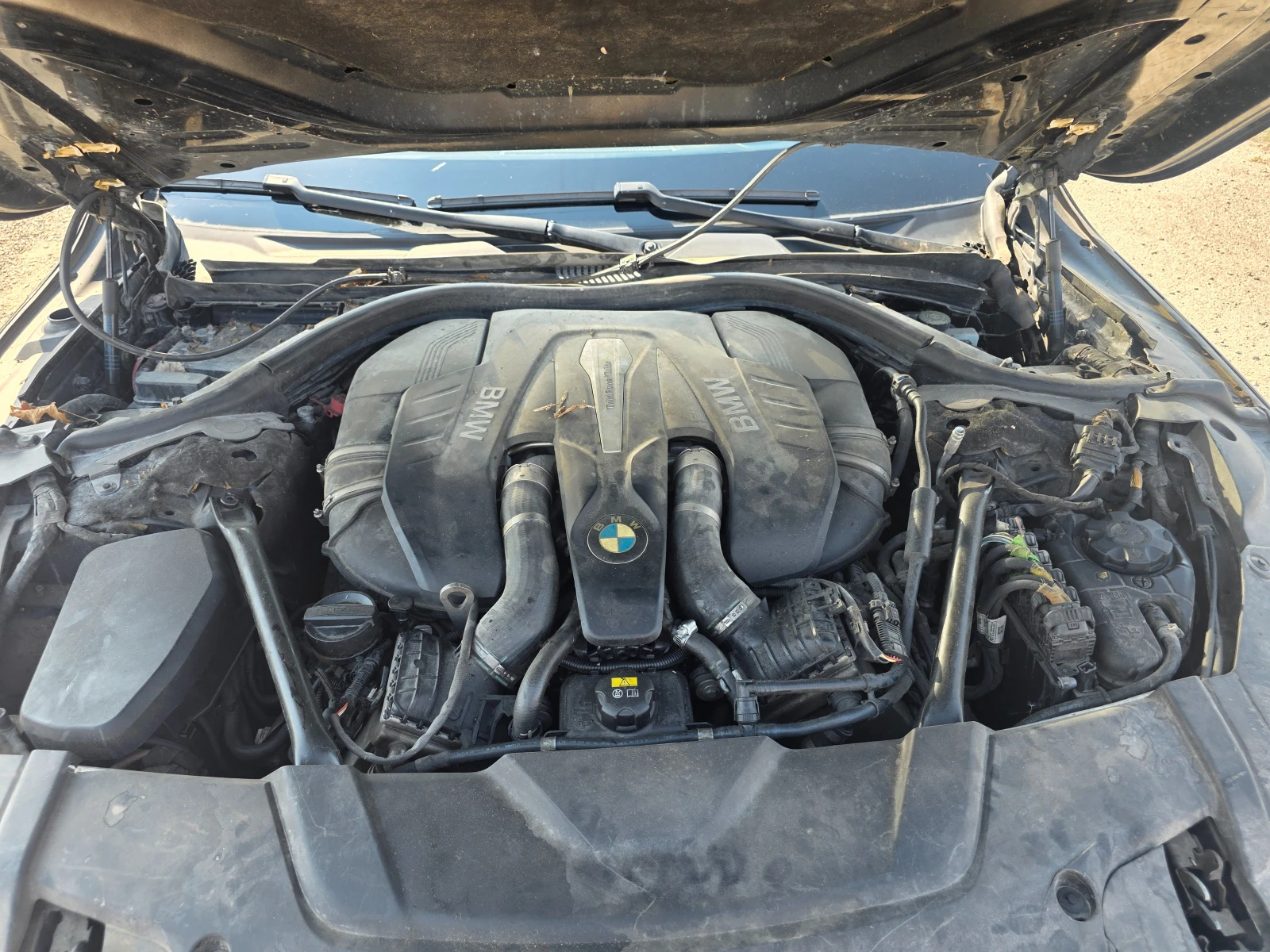 BMW 750  на части, снимка 15 - Автомобили и джипове - 55831294