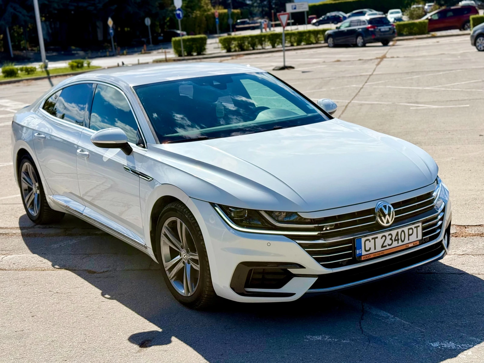 VW Arteon 2.0* 190* R-Line* , снимка 4 - Автомобили и джипове - 56354193