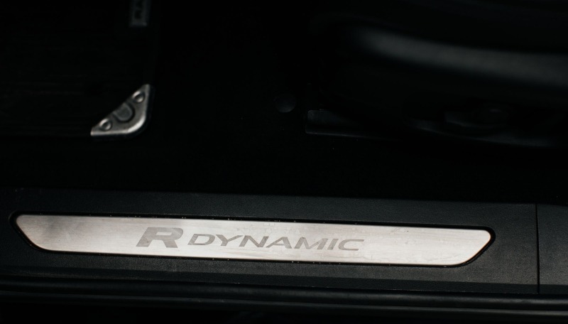 Land Rover Range Rover Evoque R-dynamic 2.0 AWD 4x4 Hybrid , снимка 9 - Автомобили и джипове - 46369678