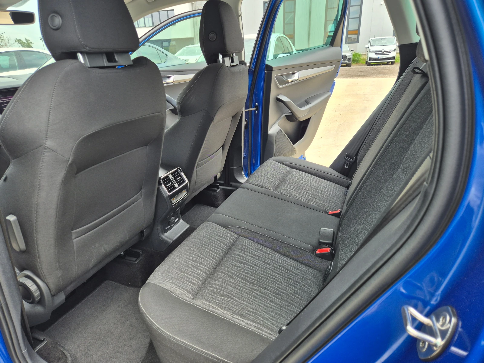 Skoda Karoq С-Гаранция-4х4-А/Т-2.0-150кс, снимка 12 - Автомобили и джипове - 50234213