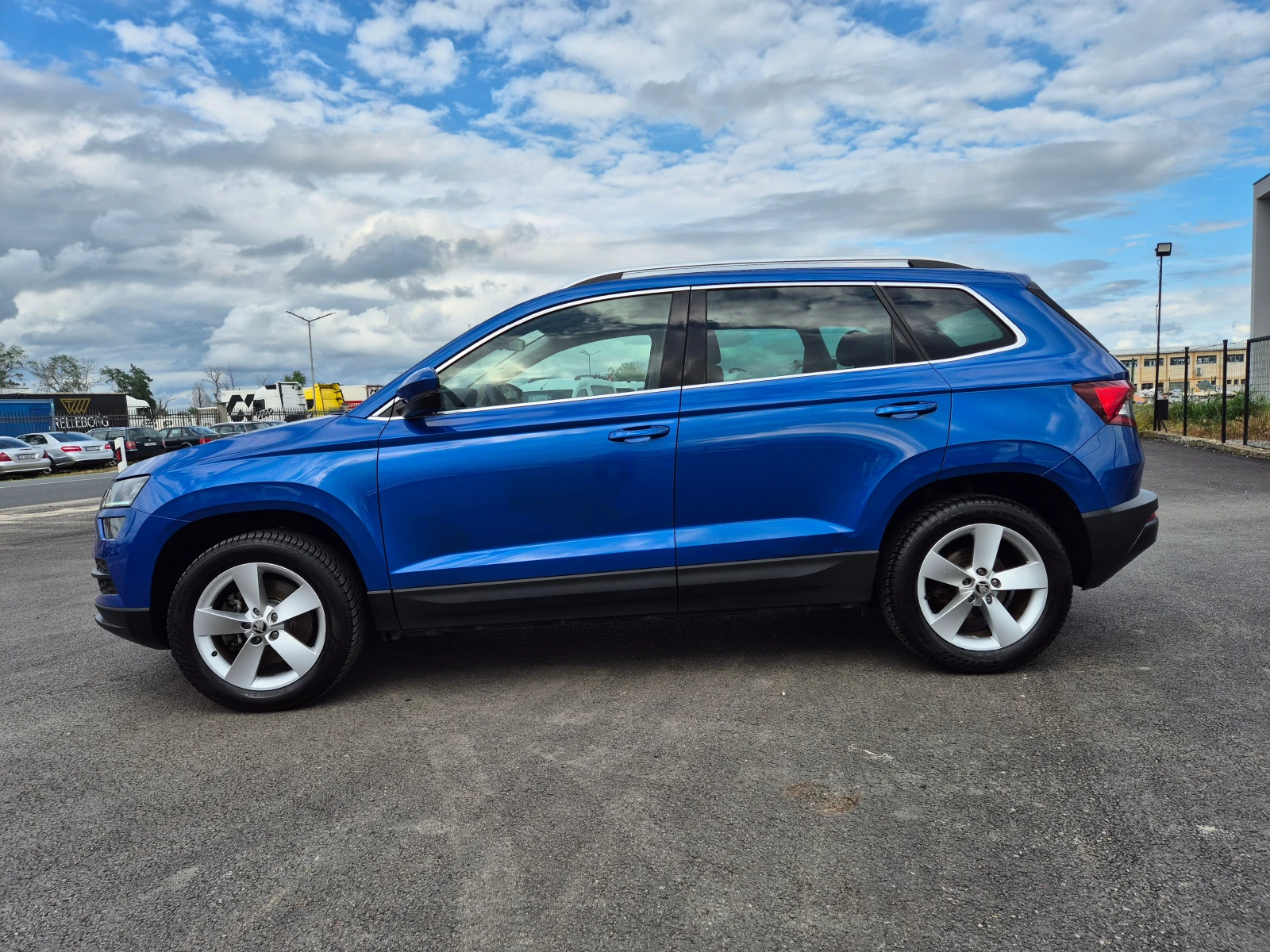 Skoda Karoq С-Гаранция-4х4-А/Т-2.0-150кс - изображение 2