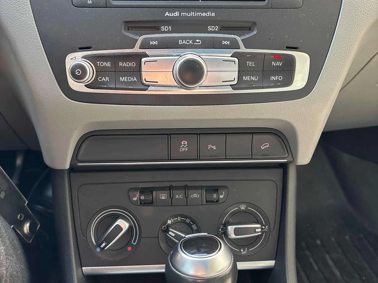 Audi Q3 * Komfort * CARFAX * ЦЕНА ДО БГ, снимка 11 - Автомобили и джипове - 53740545