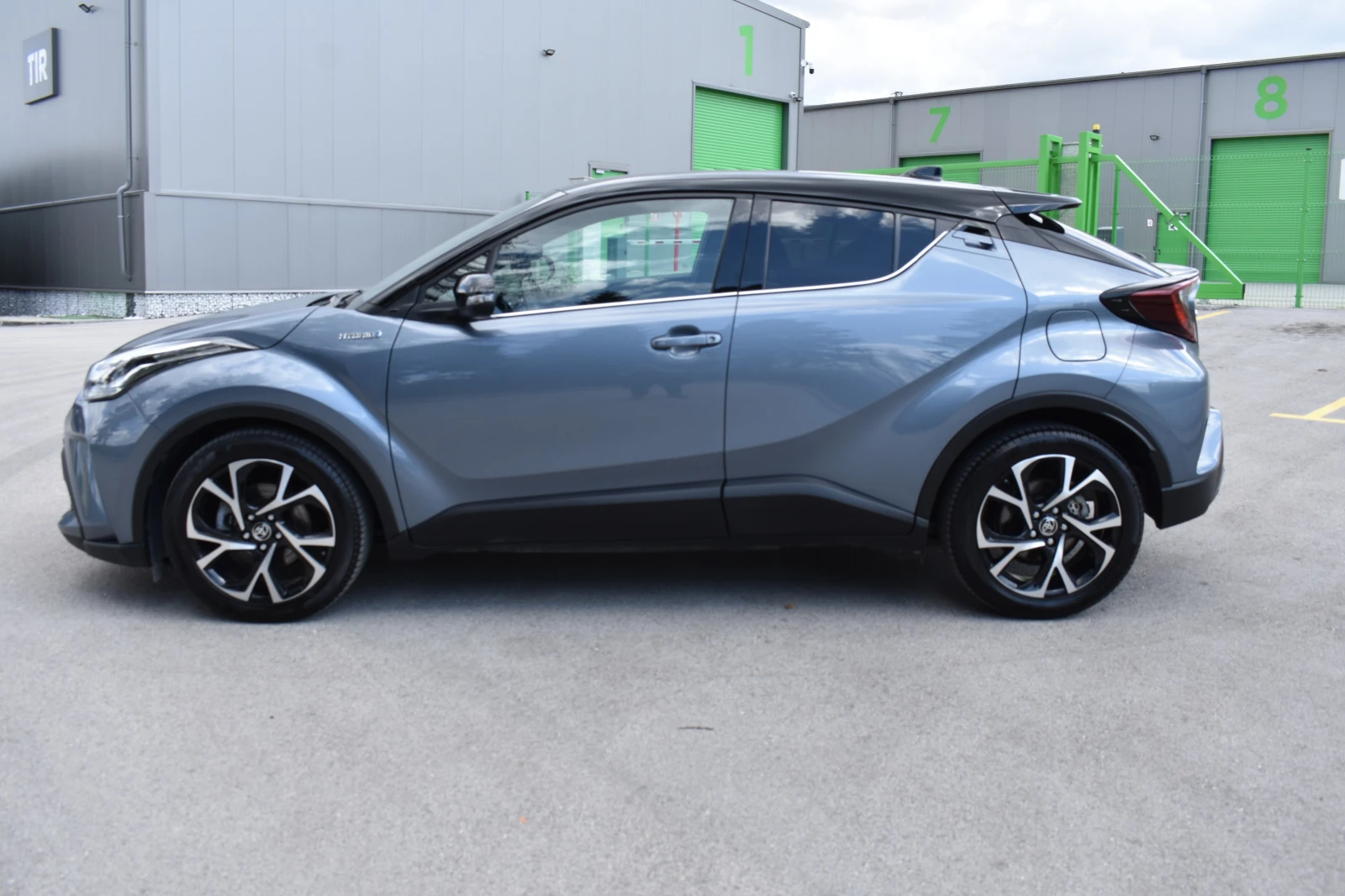 Toyota C-HR 2.0HYBRID/FACELIFT/BI-TONE/ГАРАНЦИЯ/КАТО НОВА!!!, снимка 2 - Автомобили и джипове - 53881962