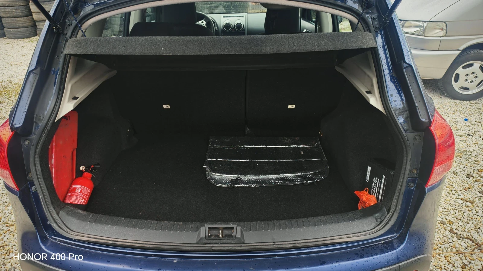 Nissan Qashqai 2.0, снимка 9 - Автомобили и джипове - 54006883